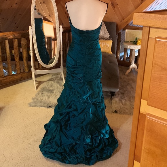 Gorgeous Jovani gown - Picture 4 of 8